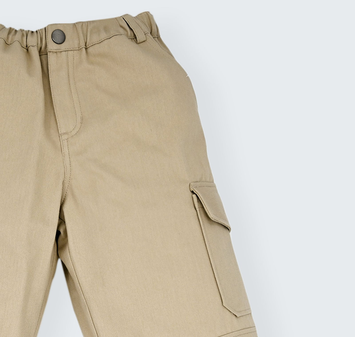 Pantalon à découpes