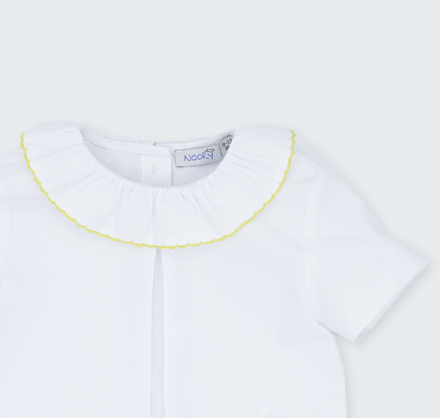 Chemise à col volanté