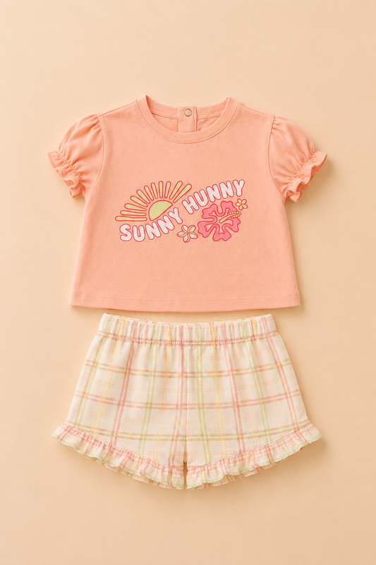 Ensemble Fille 2 Pièces – T-shirt « Sunny Hunny » & Short à Carreaux