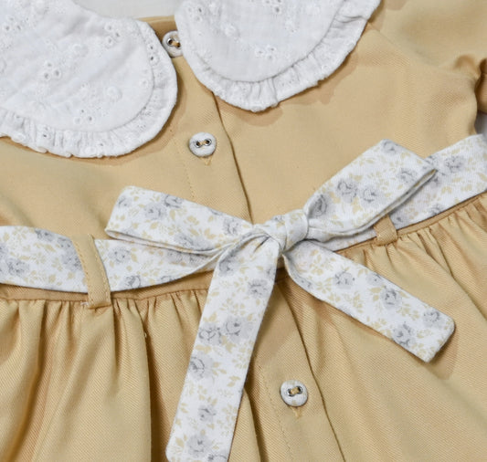 Robe en tissu jaune pour fille