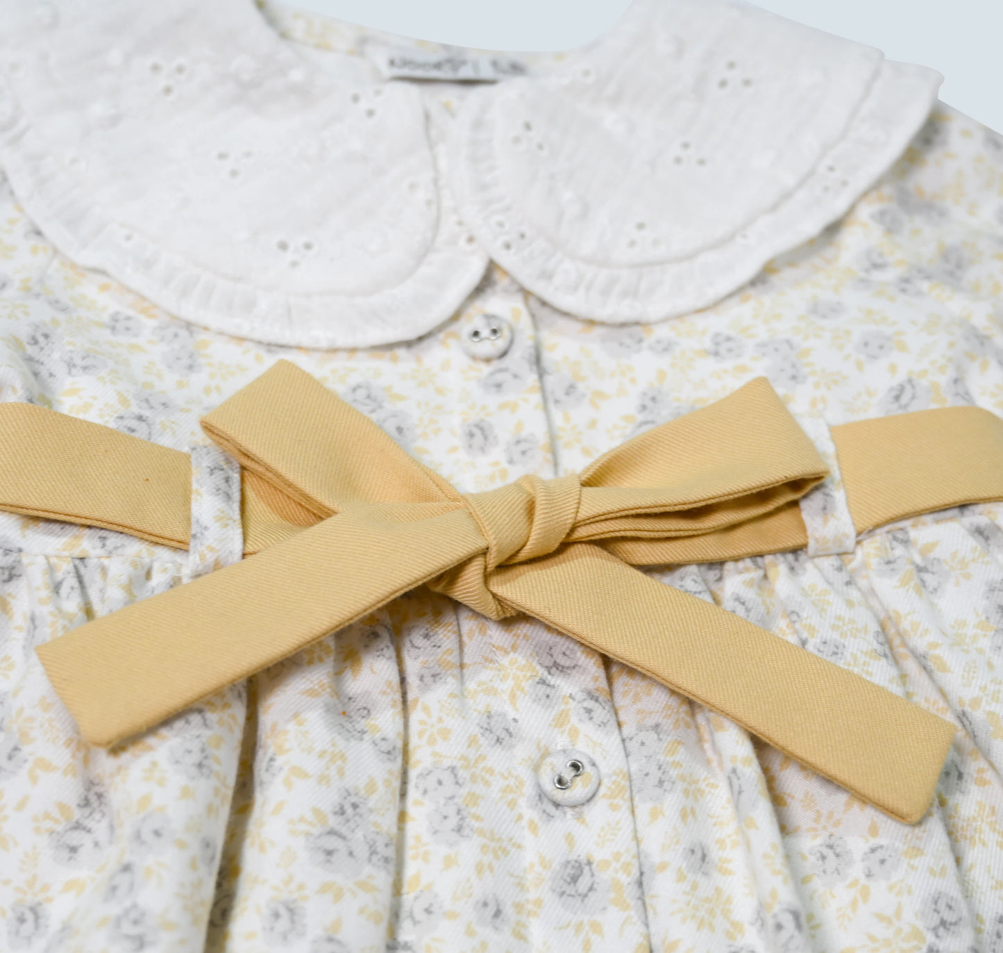 Robe en tissu carreaux pour fille