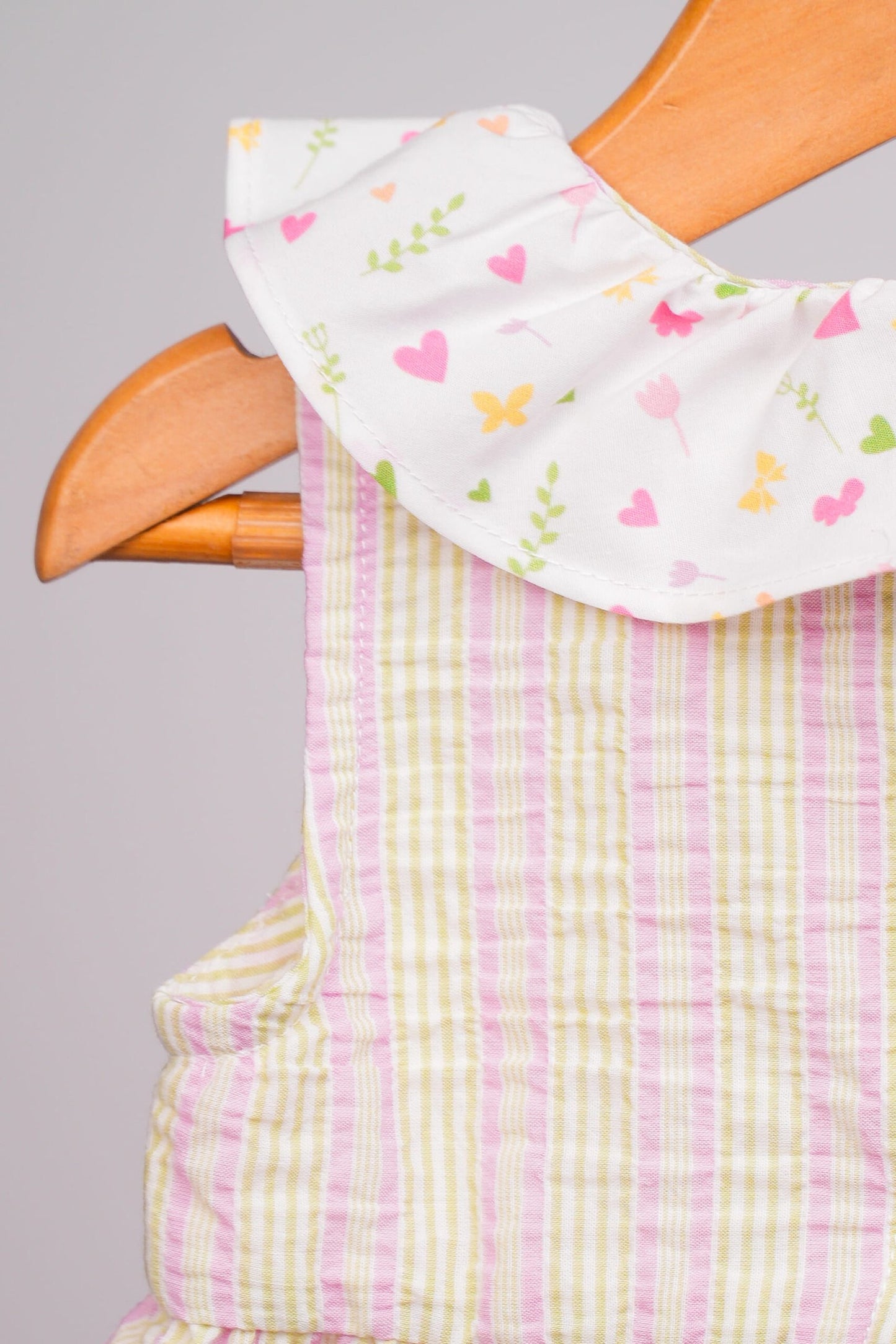 Robe bébé fille à rayures pastel – Douceur & charme délicat