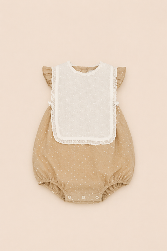 Barboteuse beige à pois – Douceur & charme intemporel