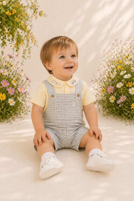 Salopette courte bébé à carreaux – Élégance & confort au quotidien