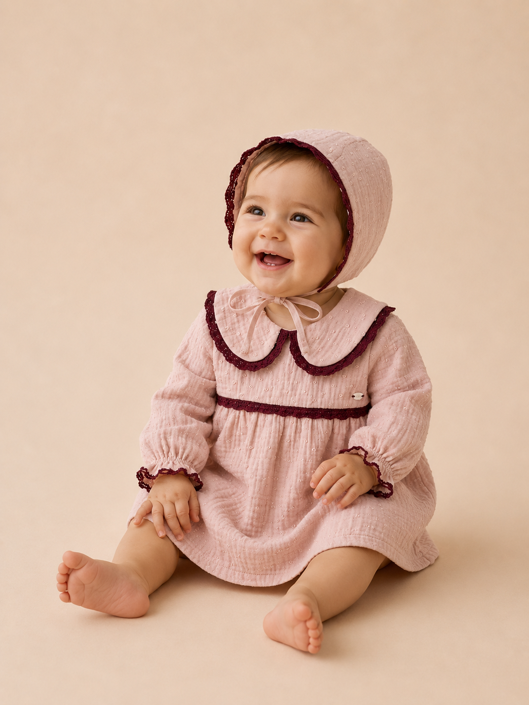Robe Bébé Fille avec Béguin Assorti – Charme Vintage & Douceur