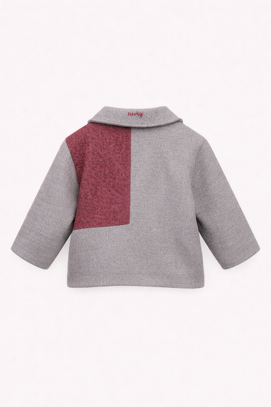 Veste bébé gris et rouge – Élégance moderne et confort douillet