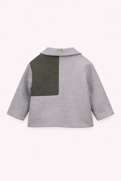 Veste bébé gris et vert – Élégance moderne et confort douillet