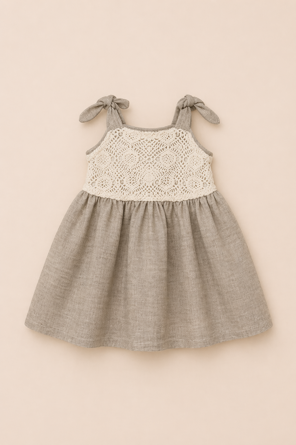 Robe bébé fille dentelle & lin – Élégance naturelle et charme intemporel