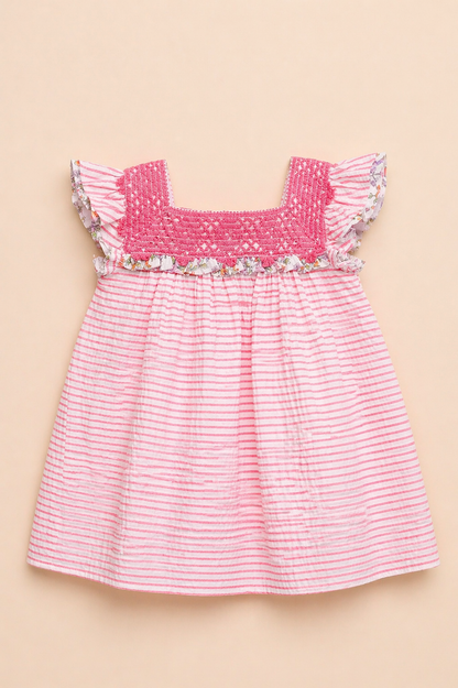 Robe bébé fille rose à smocks – Charme délicat & élégance estivale