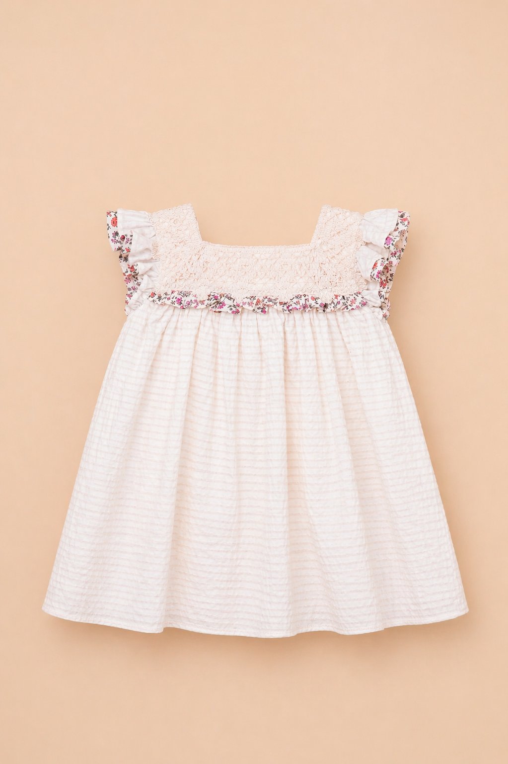 Robe bébé fille écrue à smocks – Délicatesse & élégance intemporelle