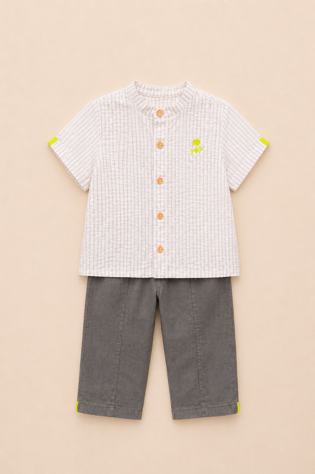 Ensemble garçon chemise rayée & pantalon Kaki – Élégance moderne & confort naturel