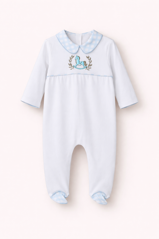 Grenouillère Bébé Garçon Blanche & Bleu Ciel – Motif Cheval à Bascule