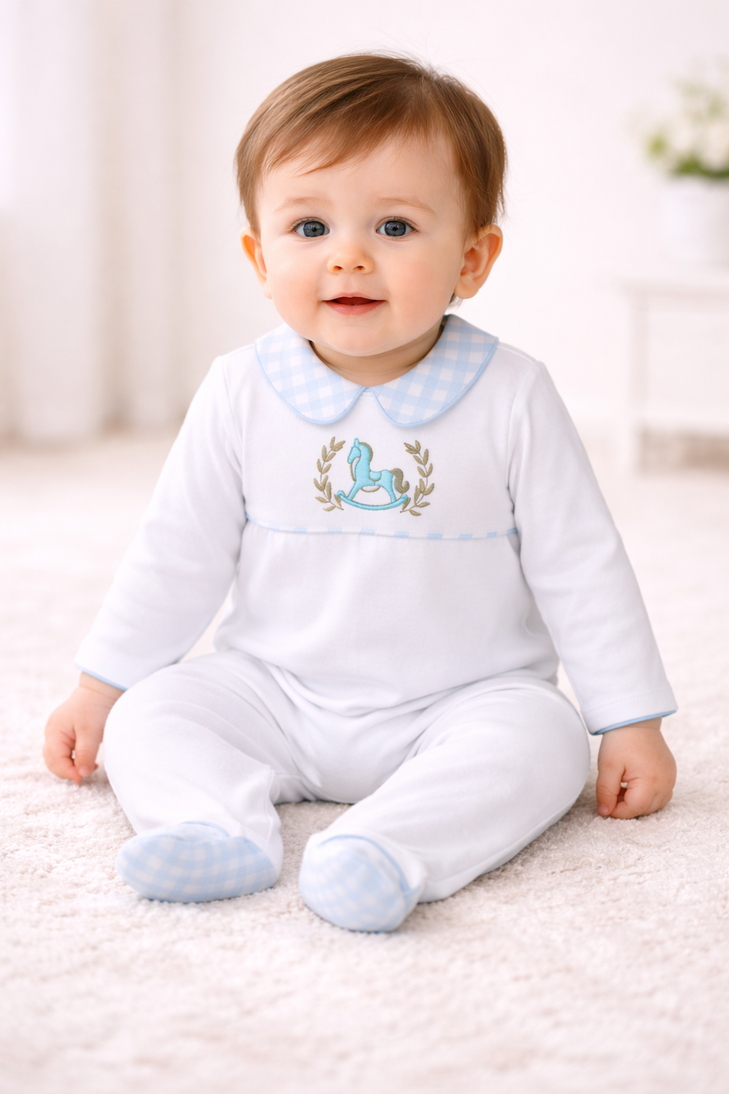 Grenouillère Bébé Garçon Blanche & Bleu Ciel – Motif Cheval à Bascule