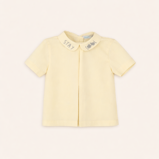 Blouse bébé jaune pâle à col imprimé – Douceur & style minimaliste