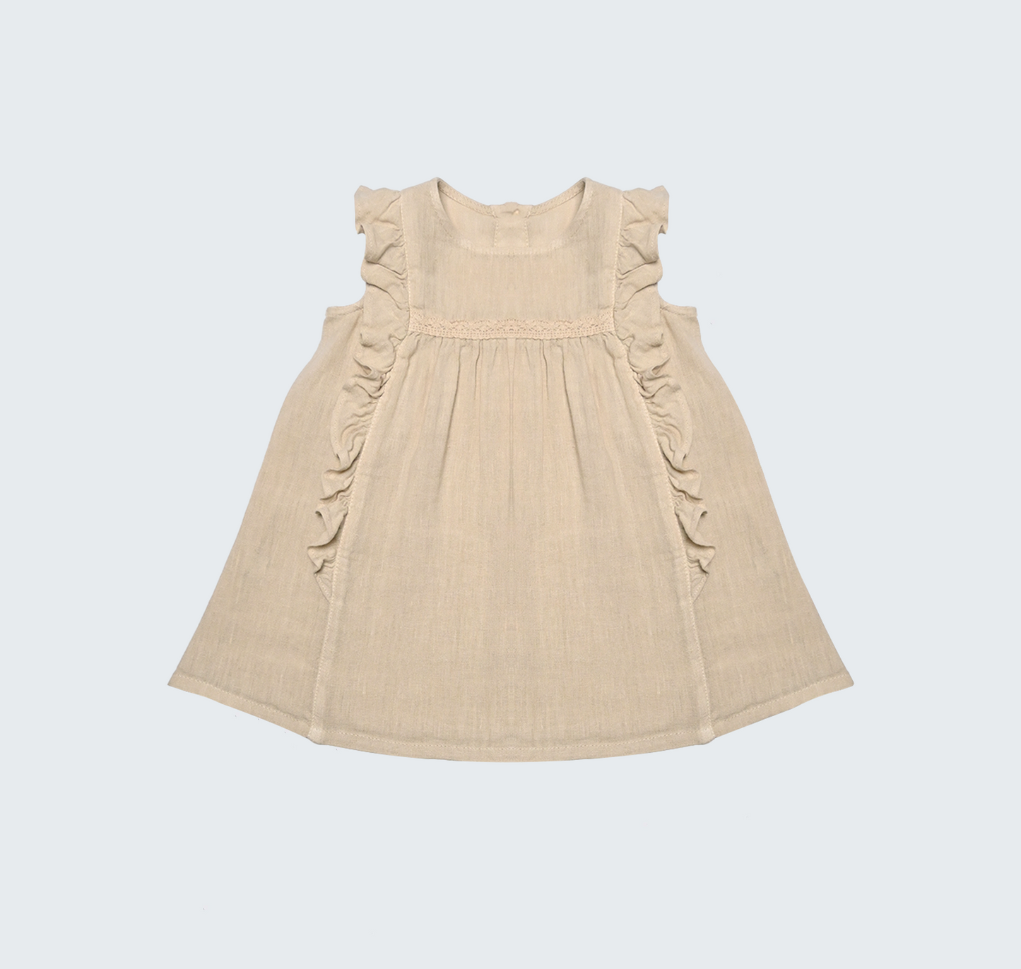 Robe en lin beige, naturel avec volant et galon macramé sur le devant