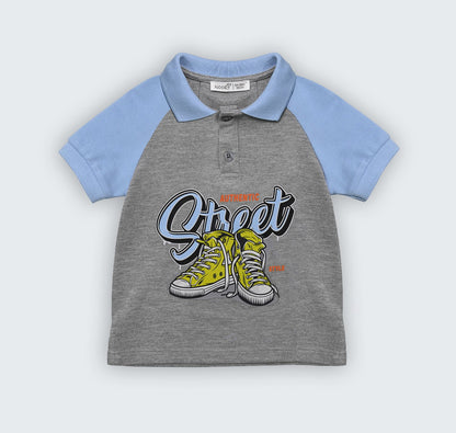 T-shirt polo en piqué 100% coton avec manches raglan et sérigraphie sur le devant