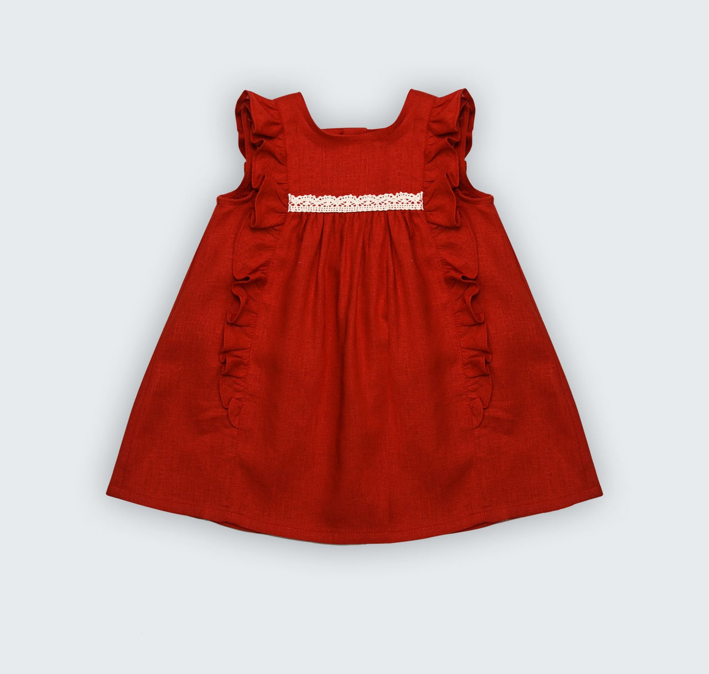 Robe en lin corail avec volant et galon macramé sur le devant