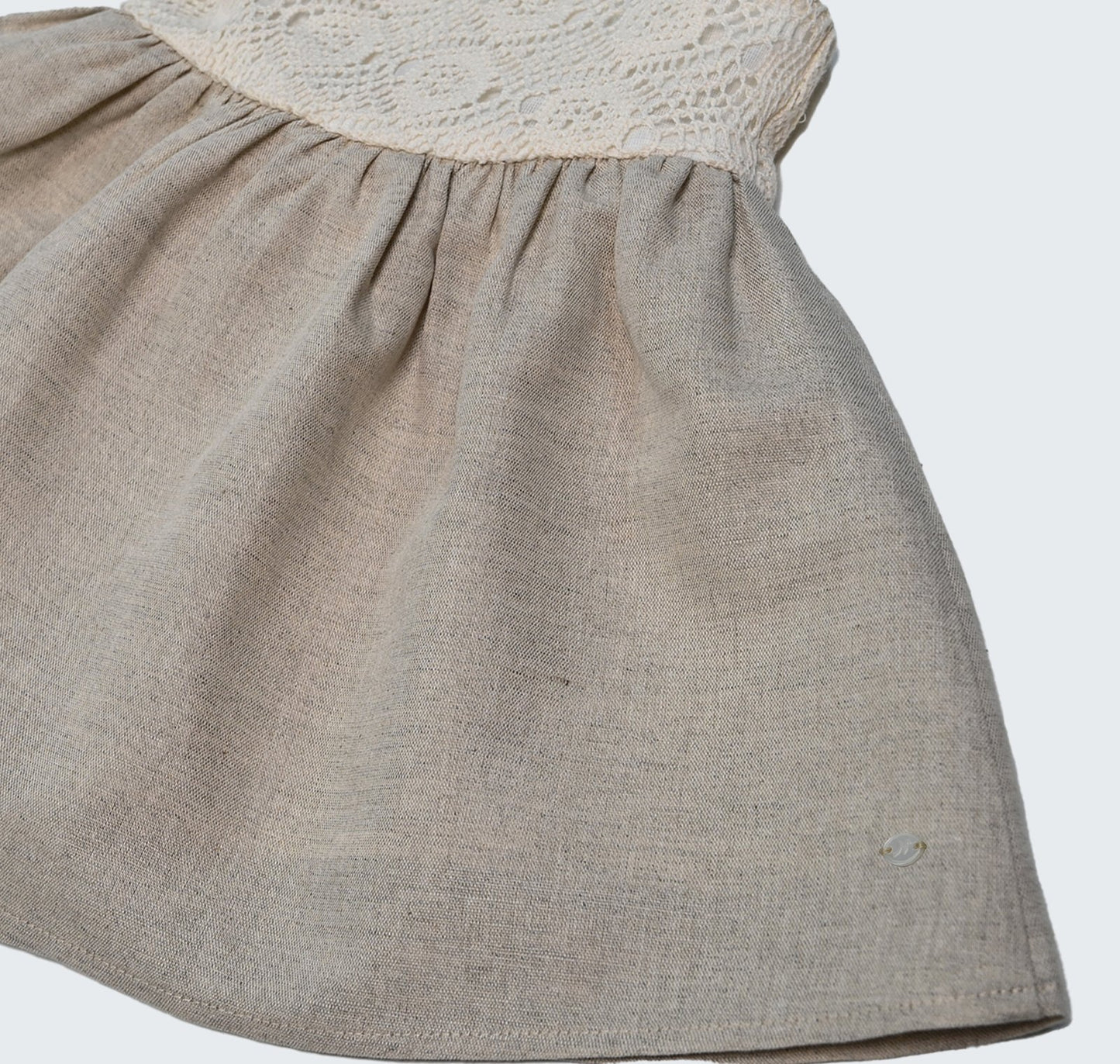 Robe à bretelles en macramé et lin naturel