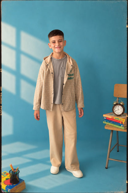 Ensemble Garçon 3 Pièces Streetwear – Surchemise à Carreaux, T-Shirt Gris & Pantalon Cargo Beige Sable