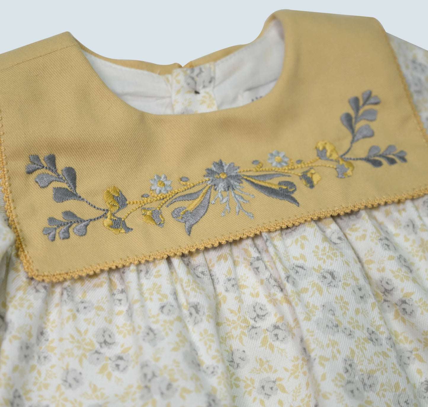 Robe à tissu fleuri pour fille