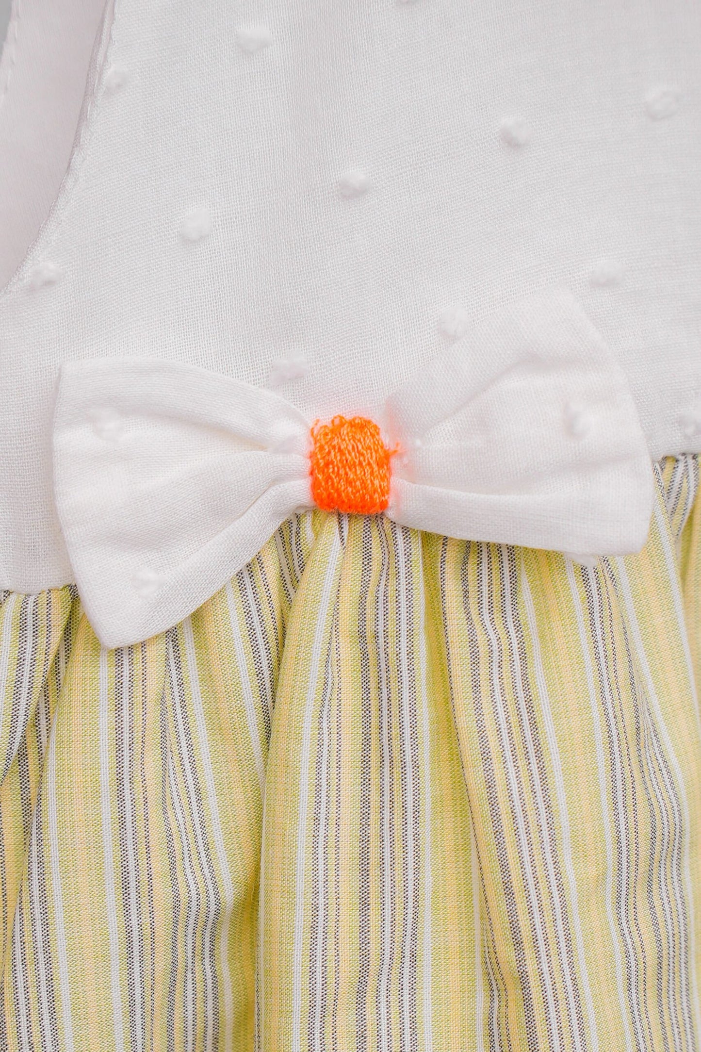 Robe bébé fille rayée jaune – Élégance lumineuse & détails raffinés