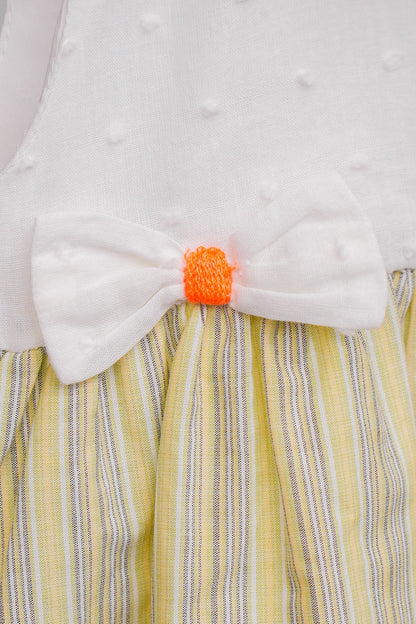 Robe bébé fille rayée jaune – Élégance lumineuse & détails raffinés