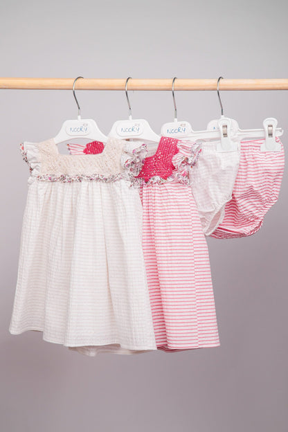 Robe bébé fille rose à smocks – Charme délicat & élégance estivale