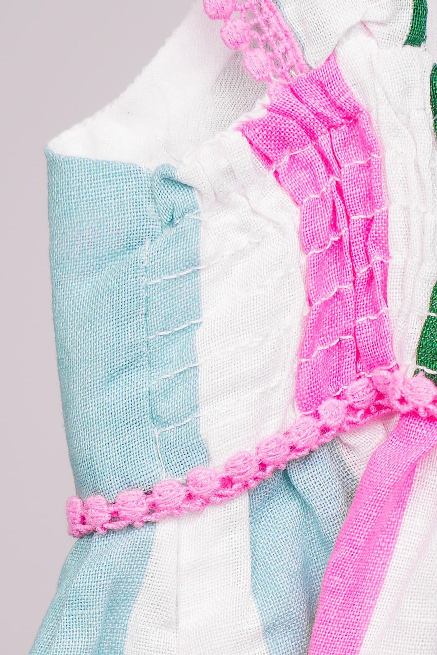 Robe fille d’été à rayures – Élégance naturelle & confort absolu