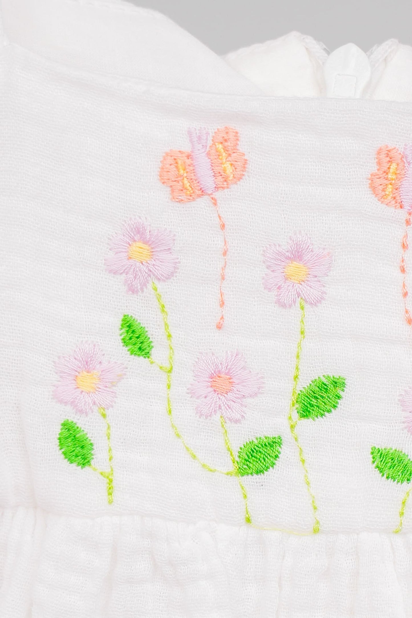 Ensemble fille brodé – Pureté & élégance artisanale