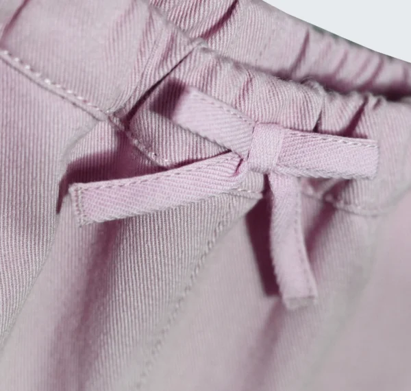Pantalon en sarga de coton avec nœud papillon sur la ceinture – Image 2