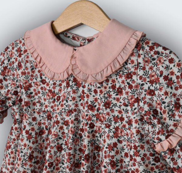 Robe col claudine large à volant en tissu imprimé 100% coton – Image 3