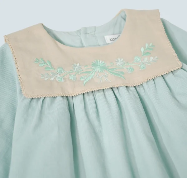 Robe en velours côtelé vert pour bébé fille – Image 2