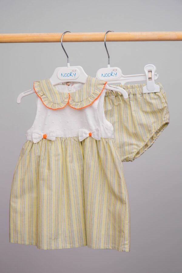 Robe bébé fille jeune avec col Claudine volanté – Image 2