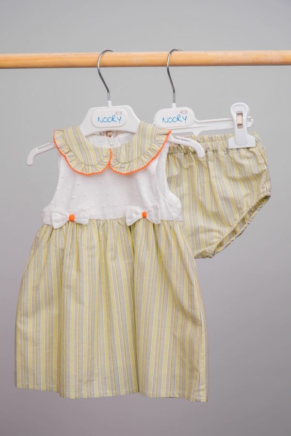 Robe bébé fille jeune avec col Claudine volanté – Image 2