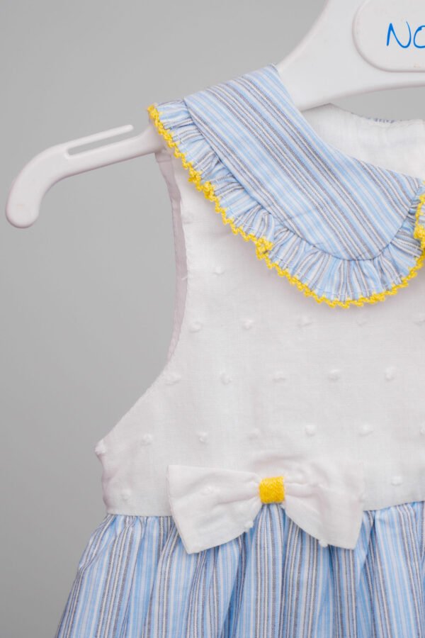 Robe bébé fille bleu avec col claudine volanté – Image 4