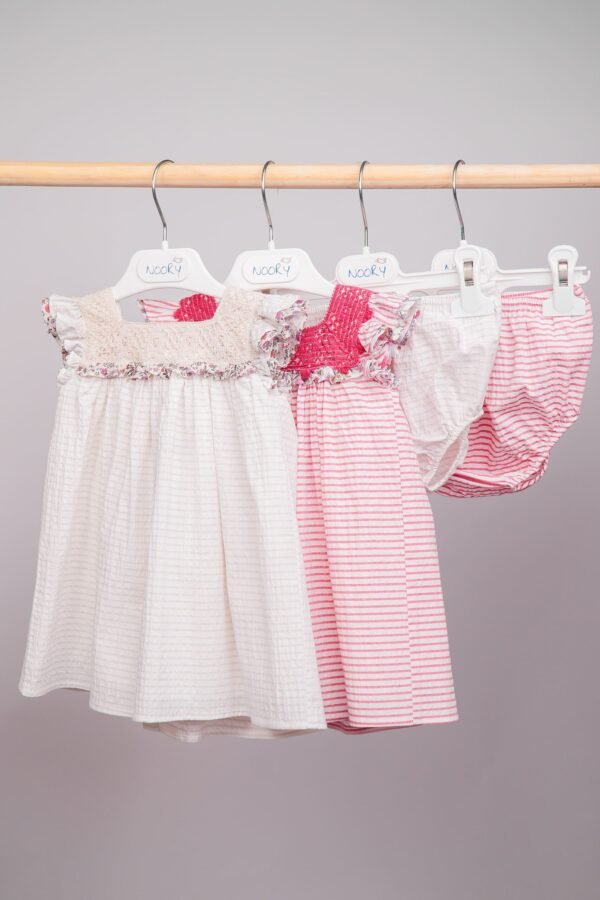 Robe rouge pour bébé fille avec empiècement en macramé – Image 4