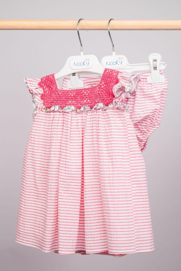 Robe rouge pour bébé fille avec empiècement en macramé
