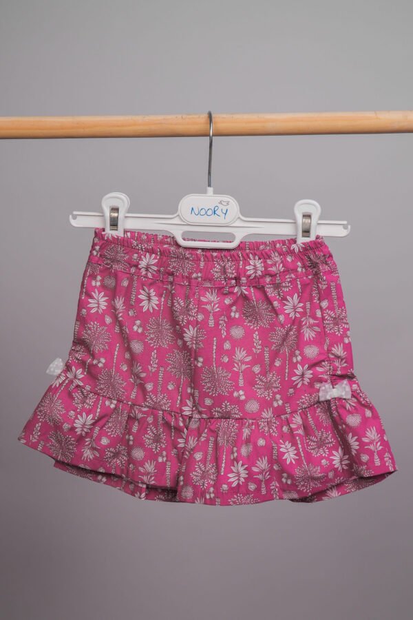 Short pour filles doté d'une ceinture élastiquée et d'un bas volanté