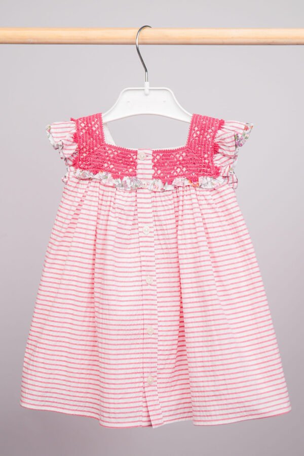 Robe rouge pour bébé fille avec empiècement en macramé – Image 3