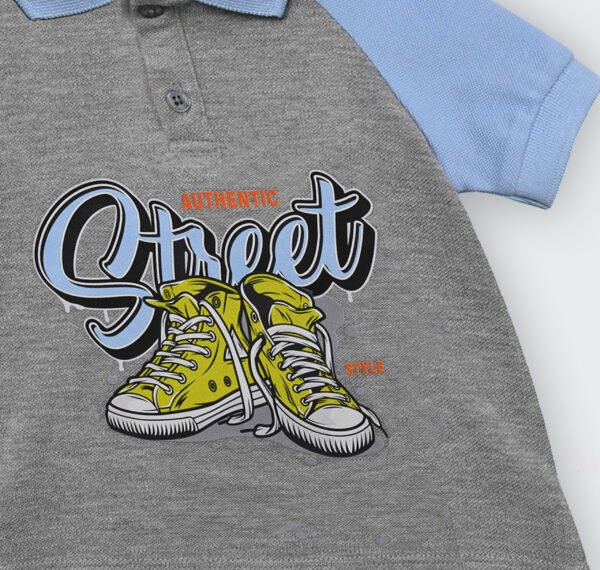 T-shirt polo en piqué 100% coton avec manches raglan et sérigraphie sur le devant – Image 2