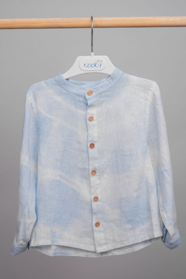 Chemise pour garçon avec son effet tie and dye bleu ciel