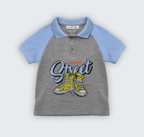 T-shirt polo en piqué 100% coton avec manches raglan et sérigraphie sur le devant