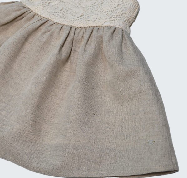 Robe à bretelles en macramé et lin naturel – Image 3