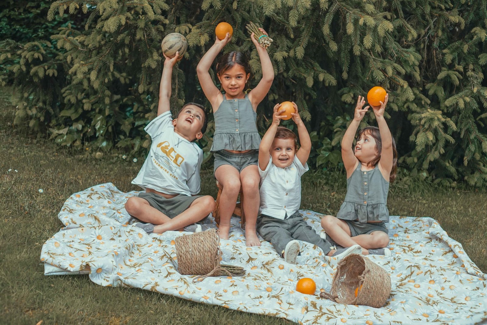 Guide Complet : Comment Choisir des Vêtements pour Enfants au Maroc en 2025